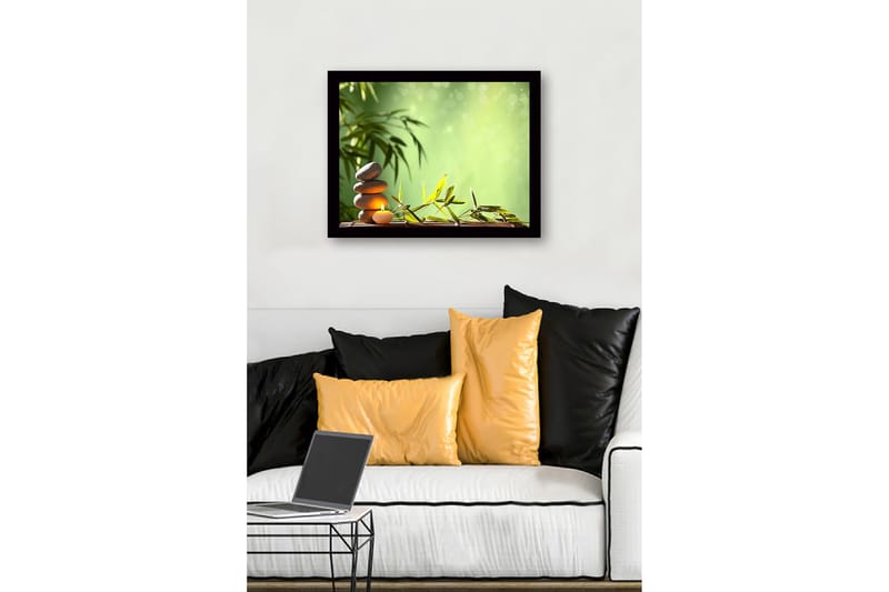 Innrammet lerretsbilde i tre - 41x56 cm - Steinbunke med et stearinlys omgitt av bambus og grønne nyanser - Grønn / Grå / Beige - Innredning - Bilder & kunst