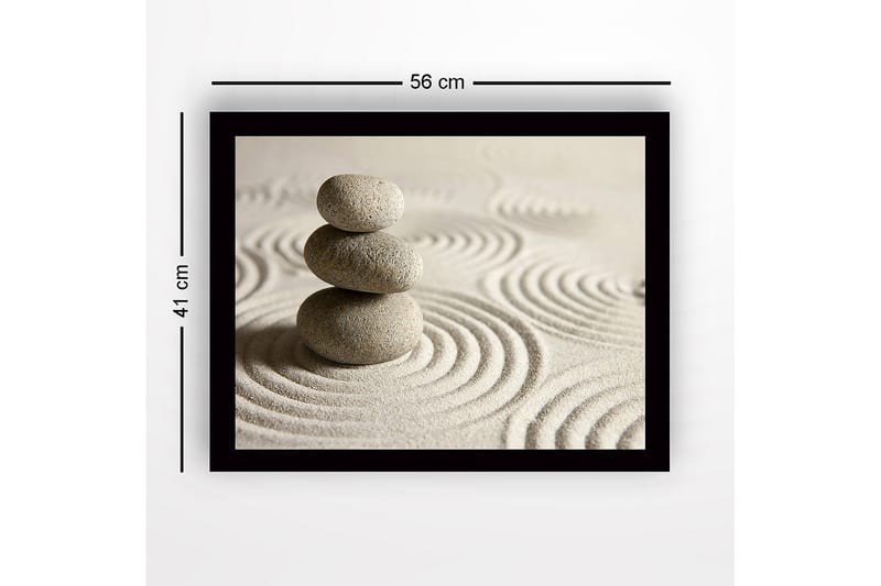 Innrammet lerretsbilde i tre - 41x56 cm - Steinrøys på sand med sirkulære mønstre - Grå / Beige - Innredning - Bilder & kunst