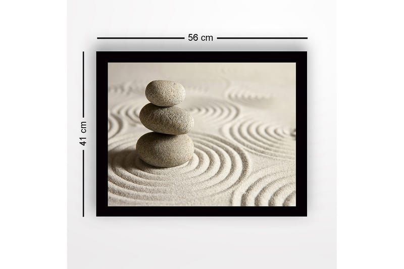 Innrammet lerretsbilde i tre - 41x56 cm - Steinrøys på sand med sirkulære mønstre - Grå / Beige - Innredning - Bilder & kunst