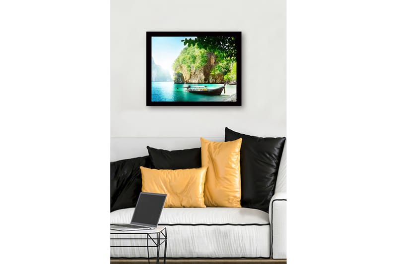 Innrammet lerretsbilde i tre - 41x56 cm - Stillehavslandskap med en tradisjonell båt på en steinete kyst - Turkis / Grønn / Brun - Innredning - Bilder & kunst
