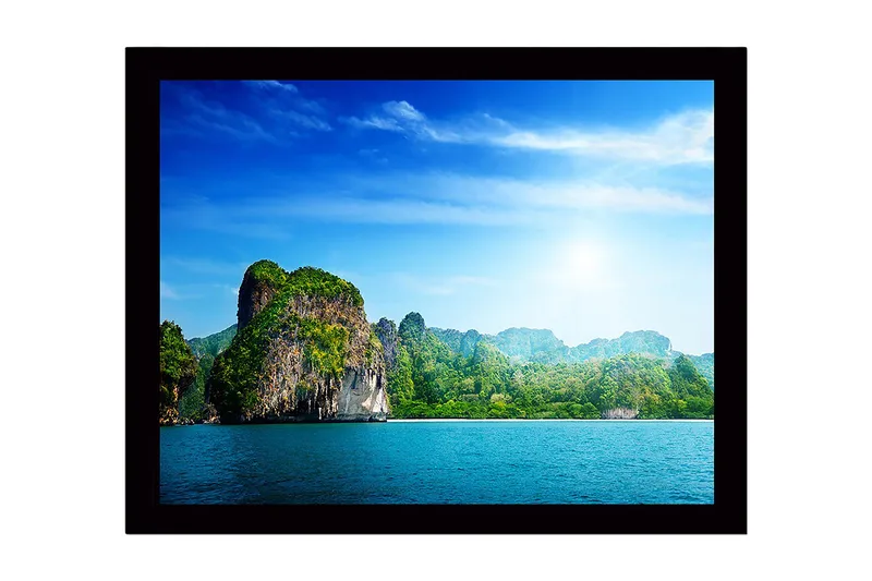 Innrammet lerretsbilde i tre - 41x56 cm - Storslått kystlinje med fjellformasjoner og frodig vegetasjon, Blå / Grønn / Hvit