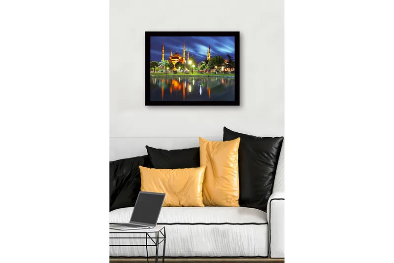 Innrammet lerretsbilde i tre - 41x56 cm - Storslått moské med opplyste minareter ved en speilblank innsjø - Oransje / Grønn / Blå - Innredning - Bilder & kunst