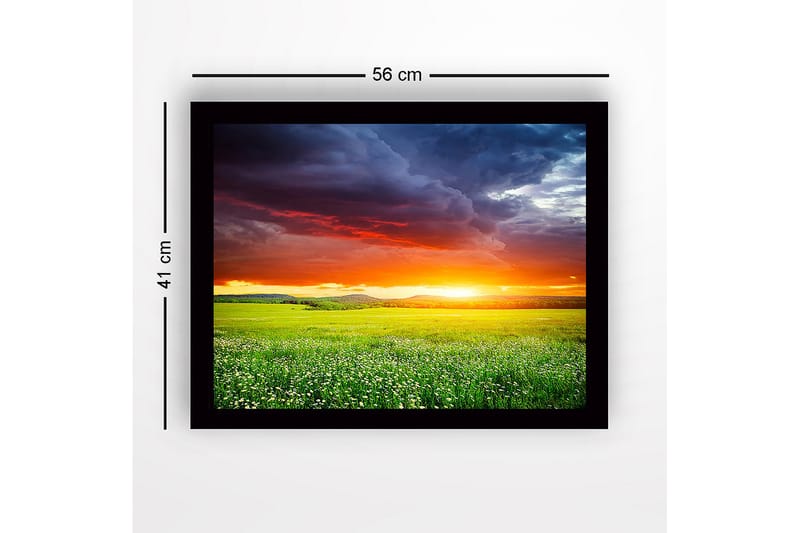 Innrammet lerretsbilde i tre - 41x56 cm - Storslått solnedgang over en grønn eng - Oransje / Grønn / Blå - Innredning - Bilder & kunst