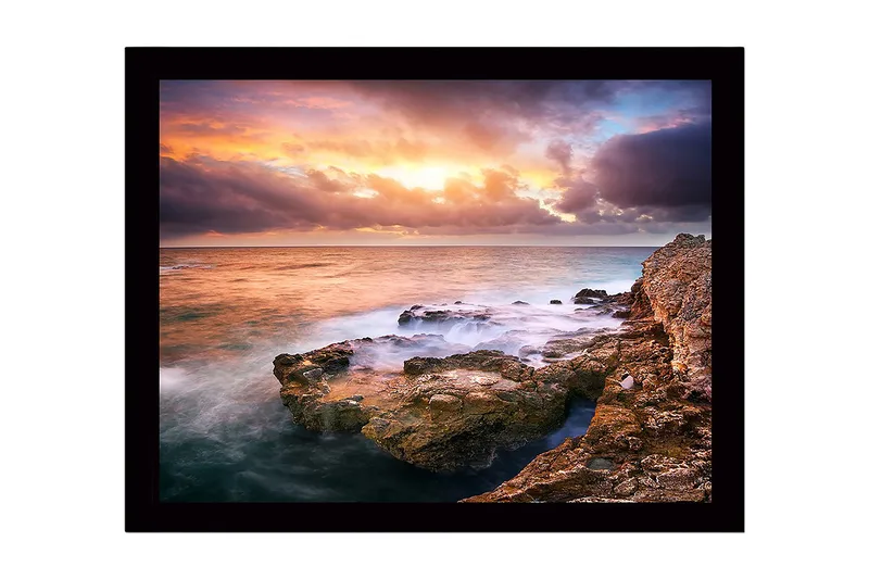 Innrammet lerretsbilde i tre - 41x56 cm - Storslått solnedgang over havet med fjellformasjoner i forgrunnen, Oransje / Blå / Grå