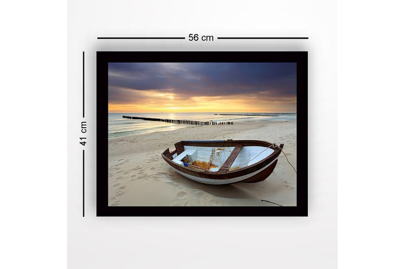 Innrammet lerretsbilde i tre - 41x56 cm - Strand med en gammel båt i solnedgangens lys - Blå / Oransje / Hvit - Innredning - Bilder & kunst