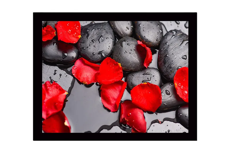 Innrammet lerretsbilde i tre - 41x56 cm - Svarte steiner med røde roseblader og vanndråper - Rød / Svart - Innredning - Bilder & kunst