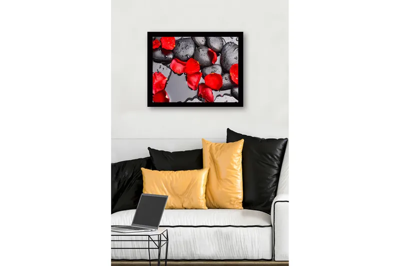 Innrammet lerretsbilde i tre - 41x56 cm - Svarte steiner med røde roseblader og vanndråper - Rød / Svart - Innredning - Bilder & kunst