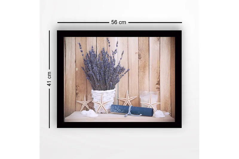 Innrammet lerretsbilde i tre - 41x56 cm - Tørket lavendel i en hvit kurv med sjøstjerner og en papirrull - Lilla / Hvit / Blå - Innredning - Bilder & kunst