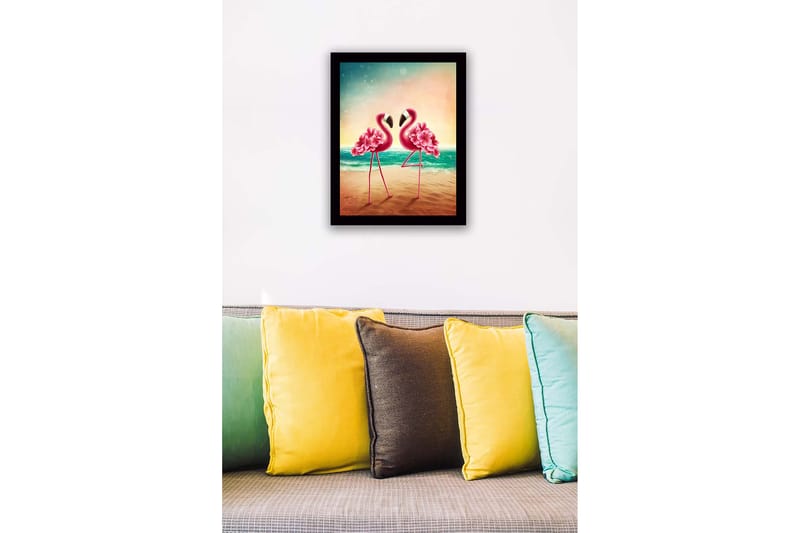 Innrammet lerretsbilde i tre - 41x56 cm - To flamingoer med blomsterdetaljer står tett inntil hverandre ved sjøen - Rosa / Turkis / Beige - Innredning - Bilder & kunst