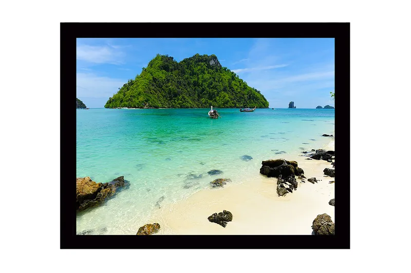 Innrammet lerretsbilde i tre - 41x56 cm - Tropisk strand med klart blått vann og frodige øyer - Turkis / Grønn / Beige - Innredning - Bilder & kunst