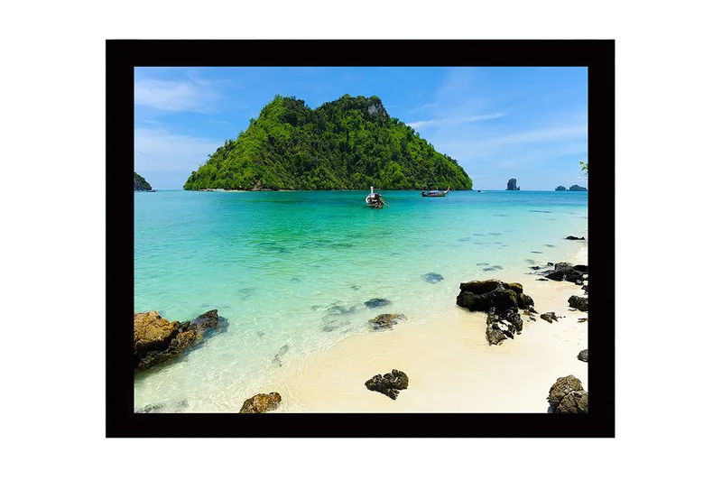 Innrammet lerretsbilde i tre - 41x56 cm - Tropisk strand med klart blått vann og frodige øyer - Turkis / Grønn / Beige - Innredning - Bilder & kunst