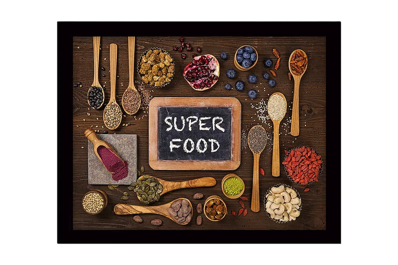 Innrammet lerretsbilde i tre - 41x56 cm - Ulike supermatvarer arrangert på en treflate - Grønn / Brun / Svart - Innredning - Bilder & kunst