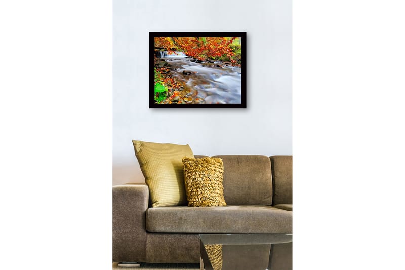 Innrammet lerretsbilde i tre - 41x56 cm - Vakker bekk med høstfarger og rennende vann - Oransje / Grønn / Brun - Innredning - Bilder & kunst