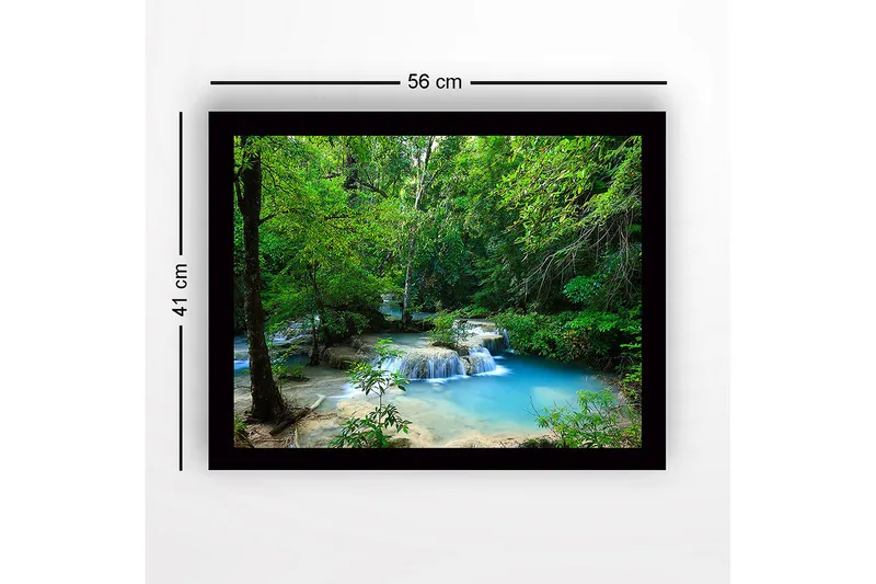 Innrammet lerretsbilde i tre - 41x56 cm - Vakker foss i et frodig skogsmiljø - Grønn / Blå / Beige - Innredning - Bilder & kunst