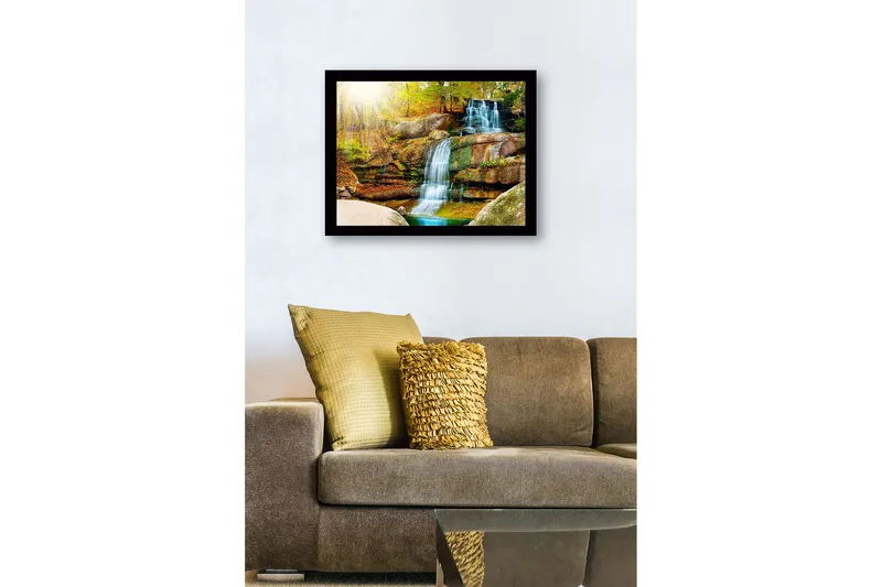 Innrammet lerretsbilde i tre - 41x56 cm - Vakker foss i et høstlig skogsmiljø - Grønn / Oransje / Blå - Innredning - Bilder & kunst