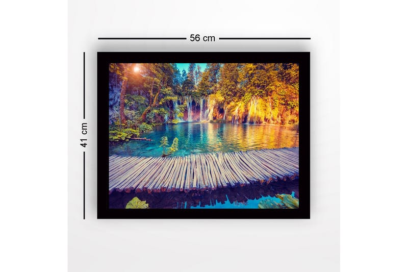 Innrammet lerretsbilde i tre - 41x56 cm - Vakker foss med klart blått vann omgitt av frodige trær og planter - Blå / Grønn / Oransje - Innredning - Bilder & kunst