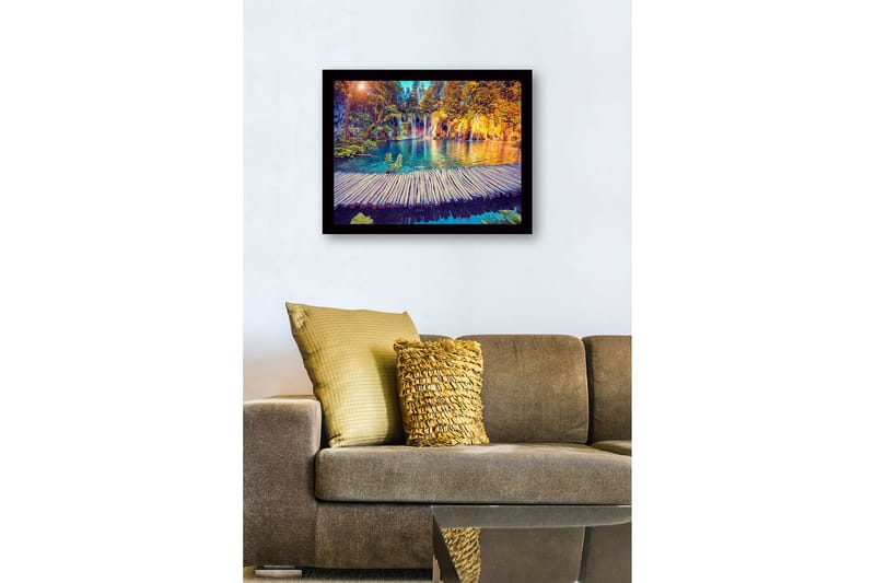 Innrammet lerretsbilde i tre - 41x56 cm - Vakker foss med klart blått vann omgitt av frodige trær og planter - Blå / Grønn / Oransje - Innredning - Bilder & kunst