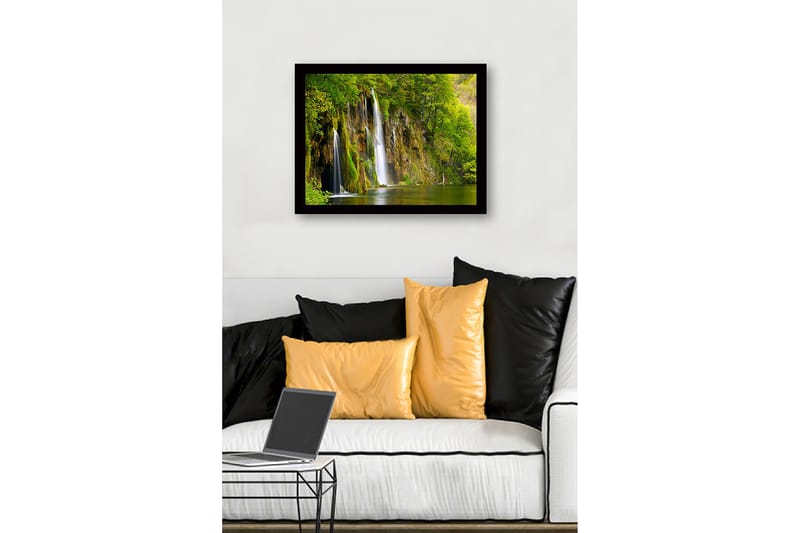 Innrammet lerretsbilde i tre - 41x56 cm - Vakker foss omgitt av frodig grøntområde - Grønn / Brun / Blå - Innredning - Bilder & kunst