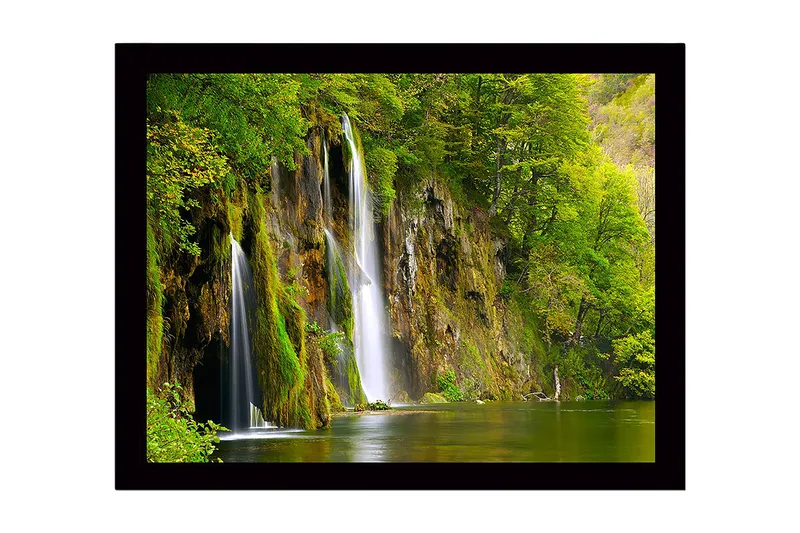 Innrammet lerretsbilde i tre - 41x56 cm - Vakker foss omgitt av frodig grøntområde, Grønn / Brun / Blå