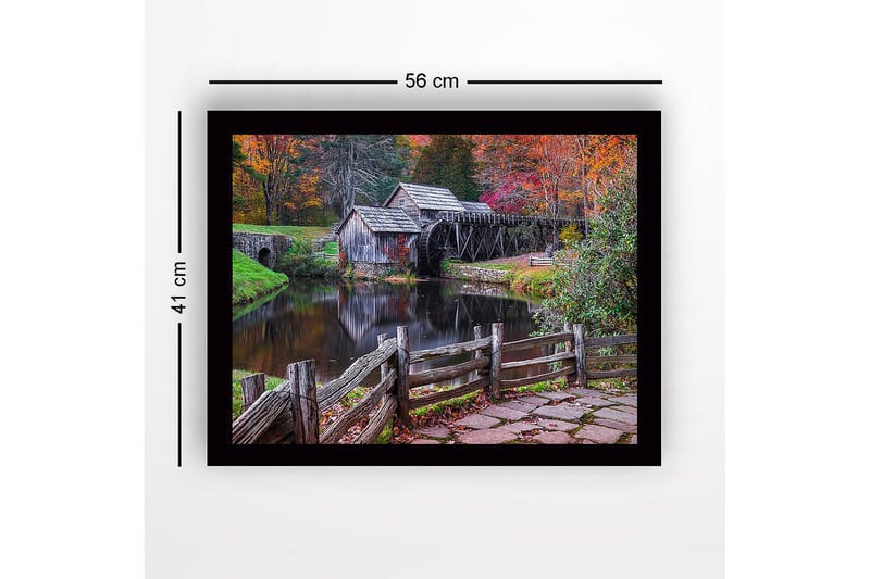 Innrammet lerretsbilde i tre - 41x56 cm - Vakker mølle ved en speilblank innsjø omgitt av høstfarger - Grønn / Oransje / Brun - Innredning - Bilder & kunst