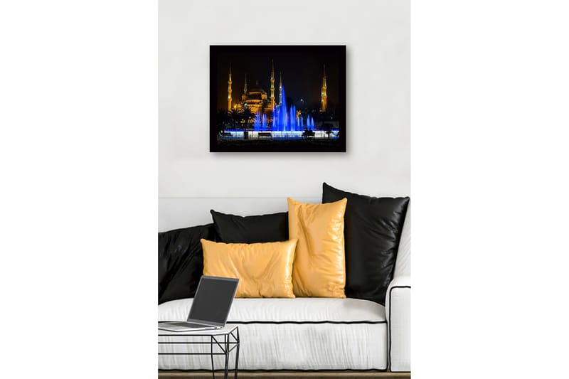 Innrammet lerretsbilde i tre - 41x56 cm - Vakker moské opplyst av gyllent lys med en fontene i blått vann - Gull / Blå - Innredning - Bilder & kunst
