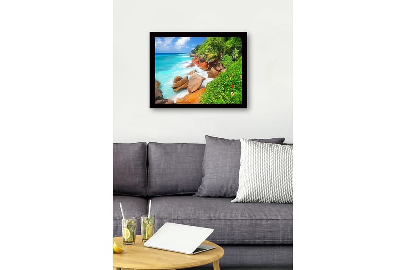 Innrammet lerretsbilde i tre - 41x56 cm - Vakker strand med steiner og turkis vann - Turkis / Grønn / Beige - Innredning - Bilder & kunst