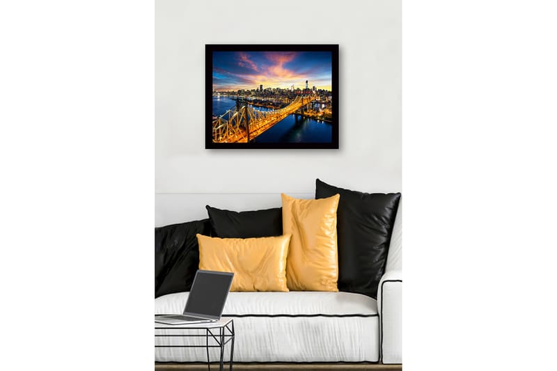 Innrammet lerretsbilde i tre - 41x56 cm - Vakkert bybilde av en bro med en glitrende skyline i bakgrunnen - Gull / Blå / Rosa - Innredning - Bilder & kunst
