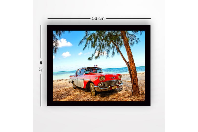 Innrammet lerretsbilde i tre - 41x56 cm - Veteranbil på stranden med palmer i bakgrunnen - Rød / Hvit / Grå - Innredning - Bilder & kunst