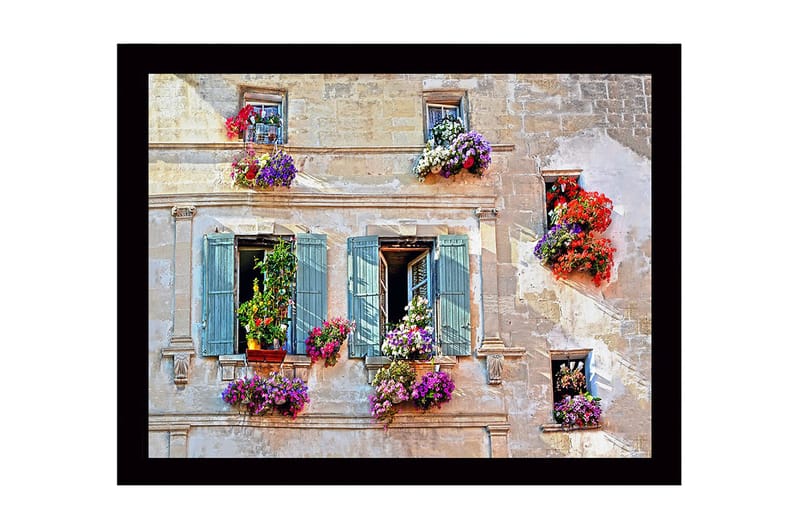 Innrammet lerretsbilde i tre - 41x56 cm - Vindu med blomsteroppsatser i livlige farger - Lilla / Rød / Grønn - Innredning - Bilder & kunst