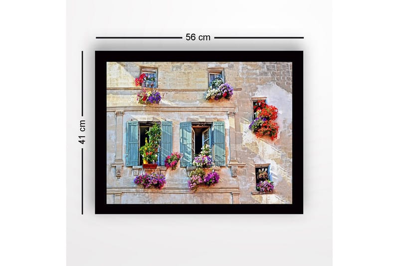 Innrammet lerretsbilde i tre - 41x56 cm - Vindu med blomsteroppsatser i livlige farger - Lilla / Rød / Grønn - Innredning - Bilder & kunst