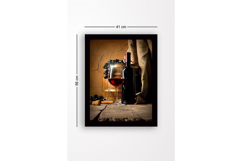 Innrammet lerretsbilde i tre - 41x56 cm - Vinflaske og glass med rødvin omgitt av druer og eikefat - Rød / Svart / Brun - Innredning - Bilder & kunst