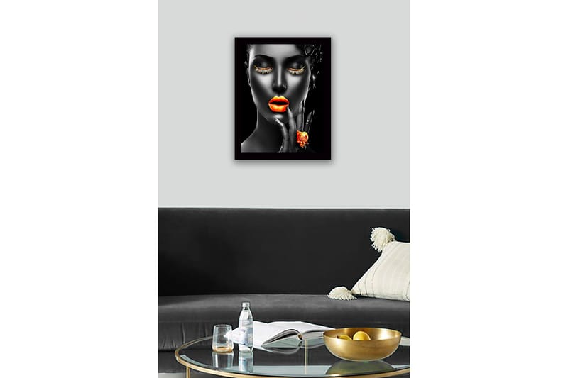 Innrammet lerretsbilde i tre - 41x56 cm - Portrett av en kvinne med sterke farger på lepper og øyevipper - Oransje / Svart - Innredning - Bilder & kunst