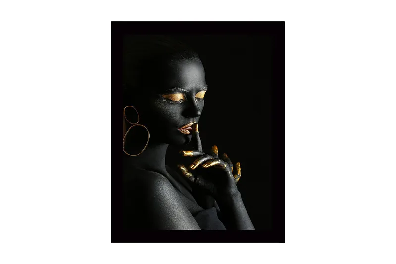 Innrammet lerretsbilde i tre - 41x56 cm - Portrett av en kvinne med svart kroppsmaling og gulldetaljer, Svart / Gull