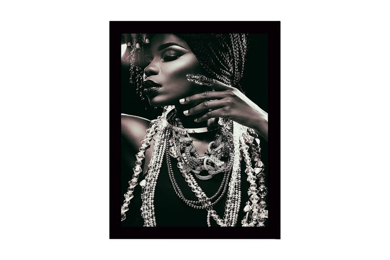 Innrammet lerretsbilde i tre - 41x56 cm - Portrett av en kvinne med smykker og flettet hår, Svart / Hvit / Grå