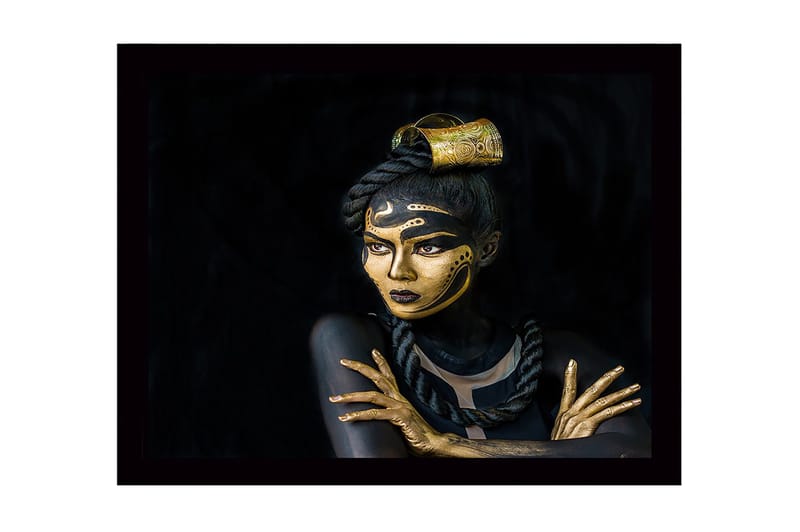 Innrammet lerretsbilde i tre - 41x56 cm - Portrett av en kvinne med gullsminke og detaljerte mønstre, Gull / Svart