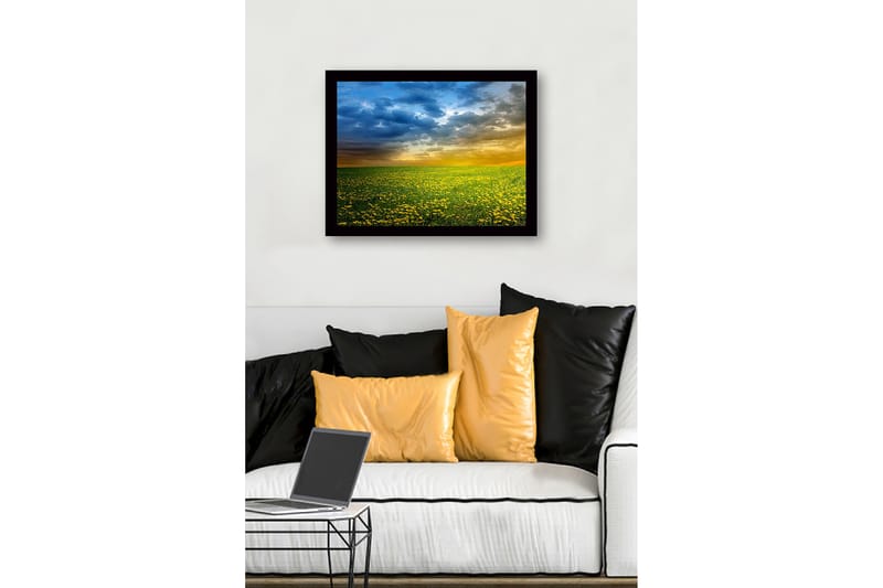 Innrammet trelerretsbilde - 41x56 cm - Blomstrende eng med gule løvetann under en dramatisk himmel - Gul / Blå / Grønn - Innredning - Bilder & kunst