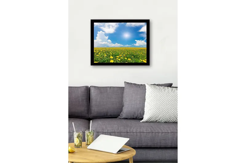 Innrammet trelerretsbilde - 41x56 cm - Blomstrende felt med løvetann under en klar blå himmel - Gul / Grønn / Blå - Innredning - Bilder & kunst