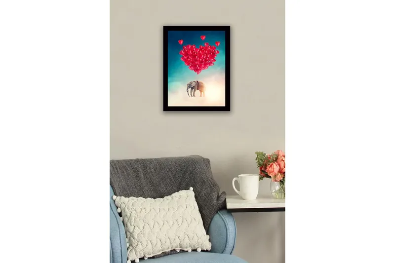 Innrammet trelerretsbilde - 41x56 cm - Elefant som svever med hjerteformede ballonger - Rød / Grå / Turkis - Innredning - Bilder & kunst