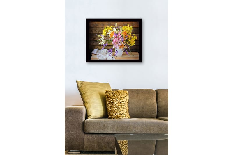 Innrammet trelerretsbilde - 41x56 cm - Fargerik blomsterbukett i en hvit vase - Gul / Rosa / Lilla - Innredning - Bilder & kunst