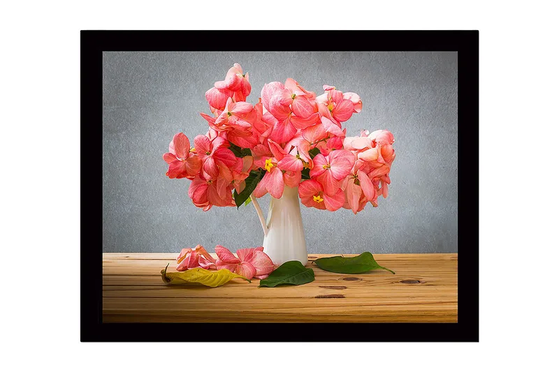 Innrammet trelerretsbilde - 41x56 cm - Fargerik blomsterbukett i en hvit vase - Rosa / Grønn - Innredning - Bilder & kunst