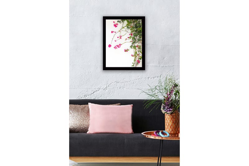 Innrammet trelerretsbilde - 41x56 cm - Fargerike bougainvilleablomster som klatrer langs en gren - Rosa / Grønn - Innredning - Bilder & kunst