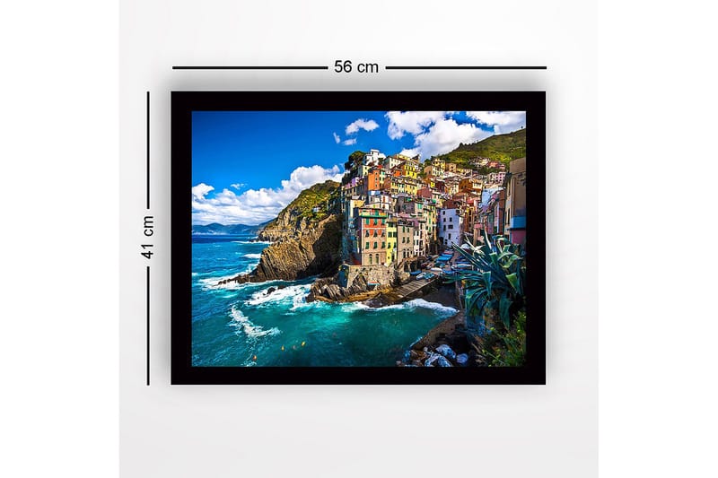 Innrammet trelerretsbilde - 41x56 cm - Fargerike hus på en steinete kystlinje - Blå / Grønn / Gul - Innredning - Bilder & kunst