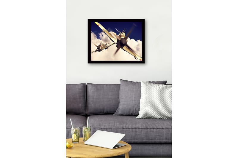 Innrammet trelerretsbilde - 41x56 cm - Fly som svever gjennom overskyet himmel - Grå / Blå / Hvit - Innredning - Bilder & kunst