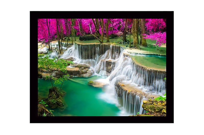 Innrammet trelerretsbilde - 41x56 cm - Foss omgitt av frodig grøntområde og rosa trær - Turkis / Grønn / Rosa - Innredning - Bilder & kunst