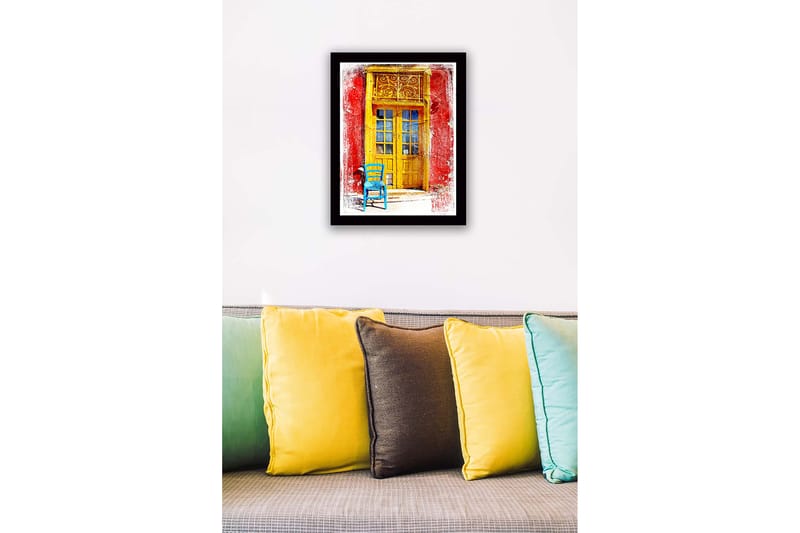 Innrammet trelerretsbilde - 41x56 cm - Gyllen dør med en blå stol foran på en rød vegg - Gul / Blå / Rød - Innredning - Bilder & kunst