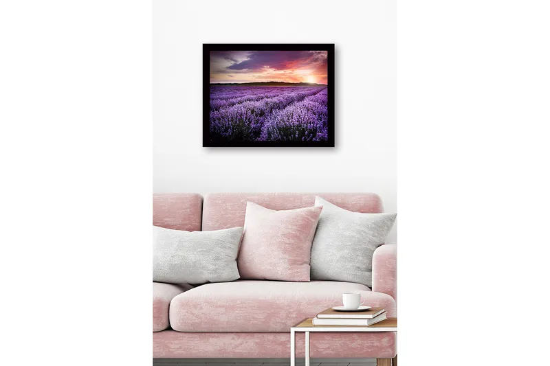 Innrammet trelerretsbilde - 41x56 cm - Lavendelåkrer under en solnedgang - Lilla / Rosa / Grønn - Innredning - Bilder & kunst