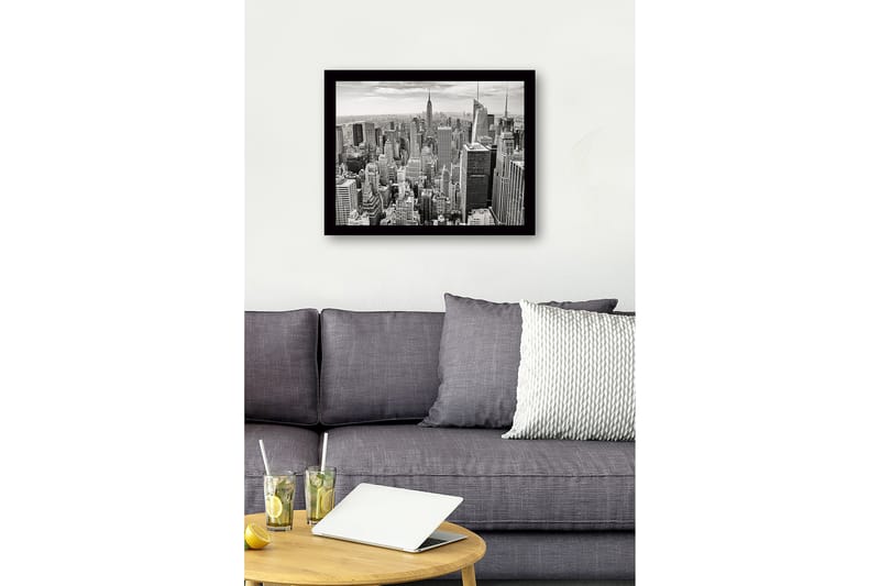 Innrammet trelerretsbilde - 41x56 cm - Storslått utsikt over New Yorks skyline med ikoniske skyskrapere - Svart / Hvit / Grå - Innredning - Bilder & kunst