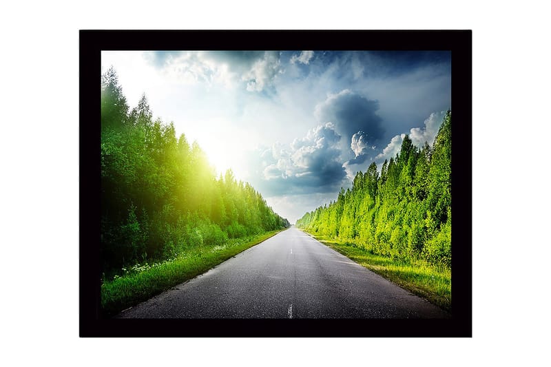 Innrammet trelerretsbilde - 41x56 cm - Vakker landevei omgitt av frodige trær og en lys himmel, Grønn / Blå / Gul