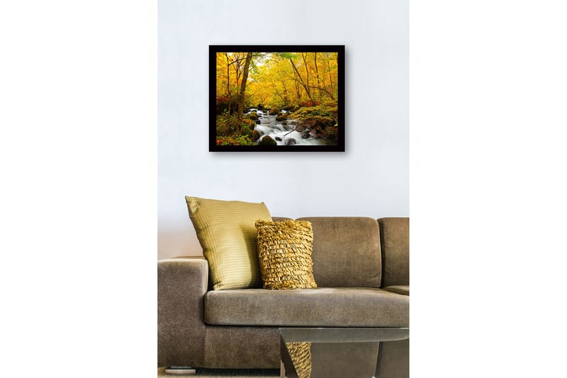 Innrammet trelerretsbilde - 41x56 cm - Vakker skog med en klukkende bekk omgitt av gyldne høstløv - Gul / Grønn / Brun - Innredning - Bilder & kunst