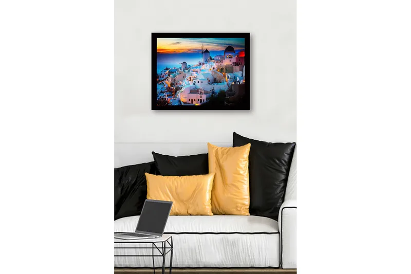 Innrammet trelerretsbilde - 41x56 cm - Vakker utsikt over en gresk landsby med hvite hus og en vindmølle ved solnedgang - Hvit / Blå / Oransje - Innredning - Bilder & kunst